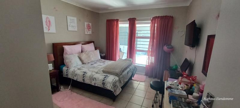 4 Bedroom Property for Sale in Gustrouw Western Cape
